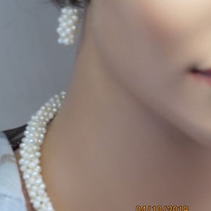Pearl Necklace, bracelet and earrings